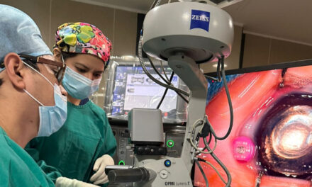 ¡Héroes de la vista! INSN realiza cirugía a dos bebés prematuros y evita la ceguera total por desprendimiento de retina