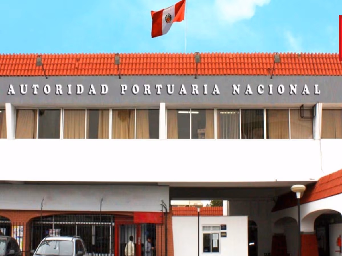 «¡Olas de Cambio! Juan Carlos Paz surfea como el Nuevo Presidente de la Autoridad Portuaria Nacional»