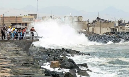 Puerto de San Andrés en Pisco cerrado temporalmente por oleajes inusuales